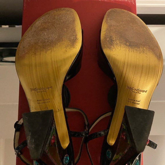 Vintage YSL Patent Leather Jeweled T strap sandals in a size 41. - Picture 11 of 12